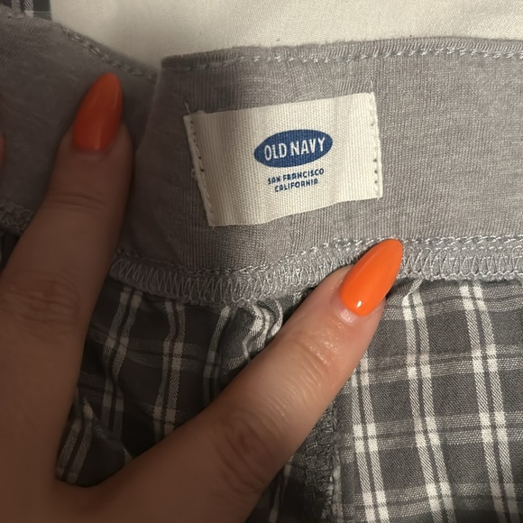 Old Navy Gray Plaid Pajama Pants - Medium - Picture 3 of 4